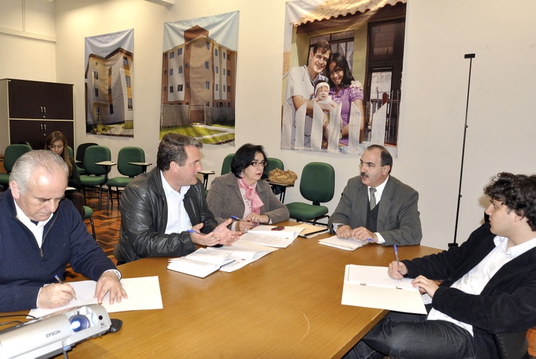 Comissão discute habitação com a Cohab 