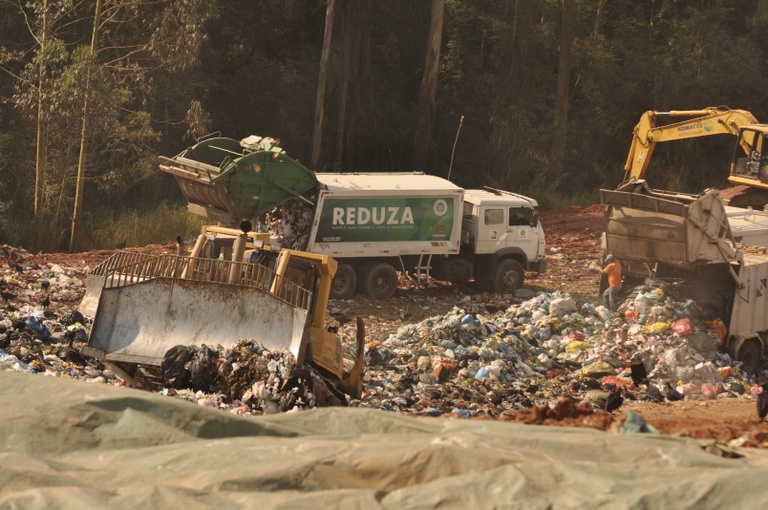Comissão do Lixo ouve Marilza Dias sobre licitação 