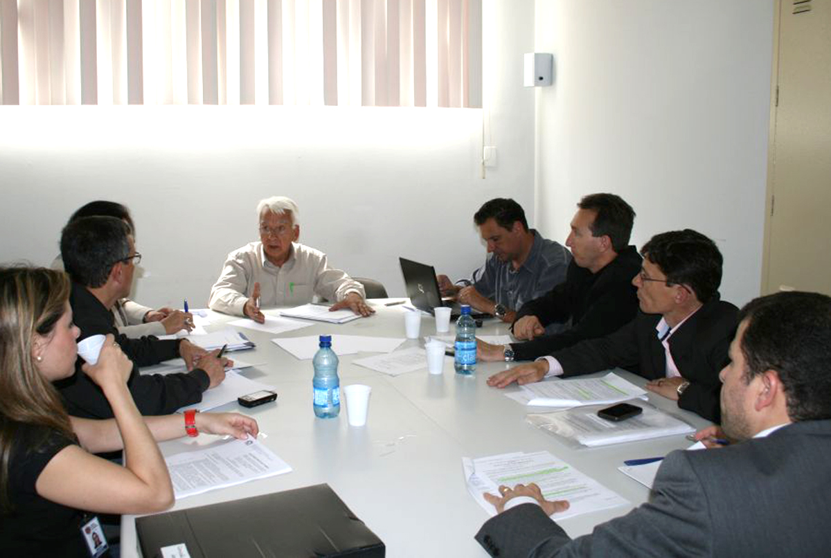 Comissão dos Táxis analisa legislação de outras cidades 