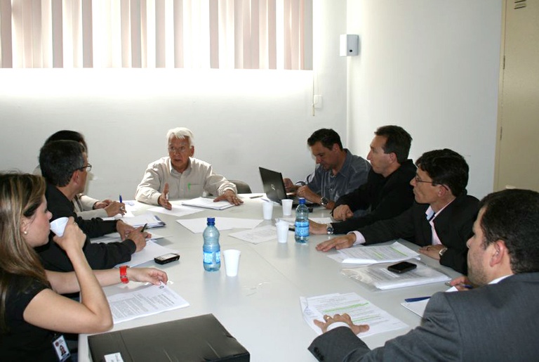 Comissão dos Táxis analisa legislação de outras cidades 