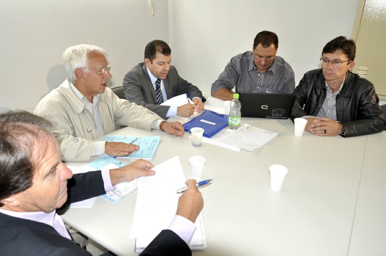 Comissão dos Táxis debate sobre denúncia e projeto do Executivo 