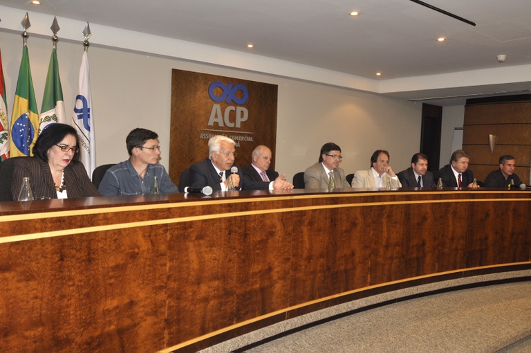 Comissão dos Táxis se reúne na Associação Comercial 