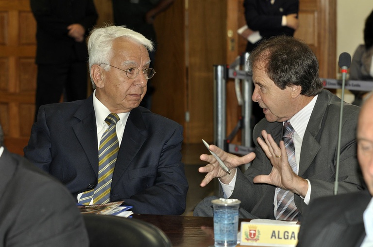 Comissão dos Táxis se reúne na Associação Comercial 