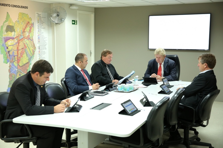  Comissão especial aprova projeto que modifica Lei Orgânica