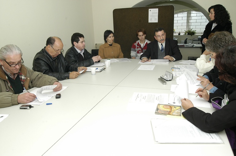 Comissão prepara projeto proibindo locação de cães 