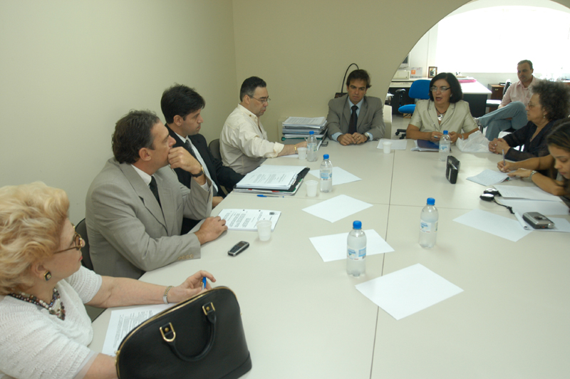 Comissão que estuda antenas de celular volta a se reunir 