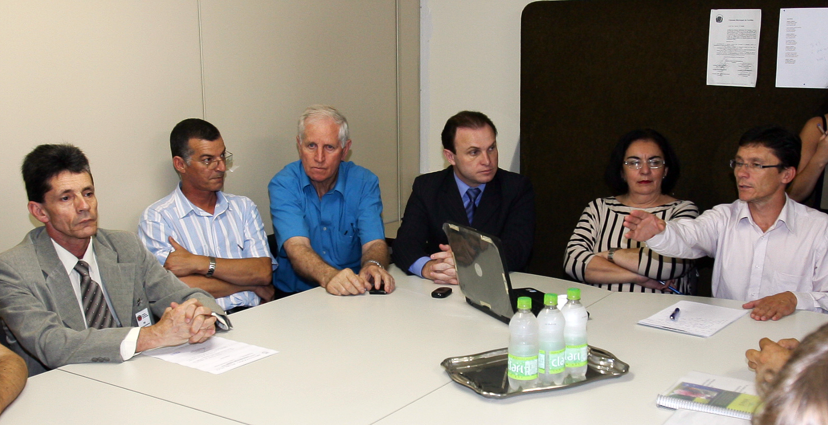 Comissão recebe grupo de moradores da Caximba 