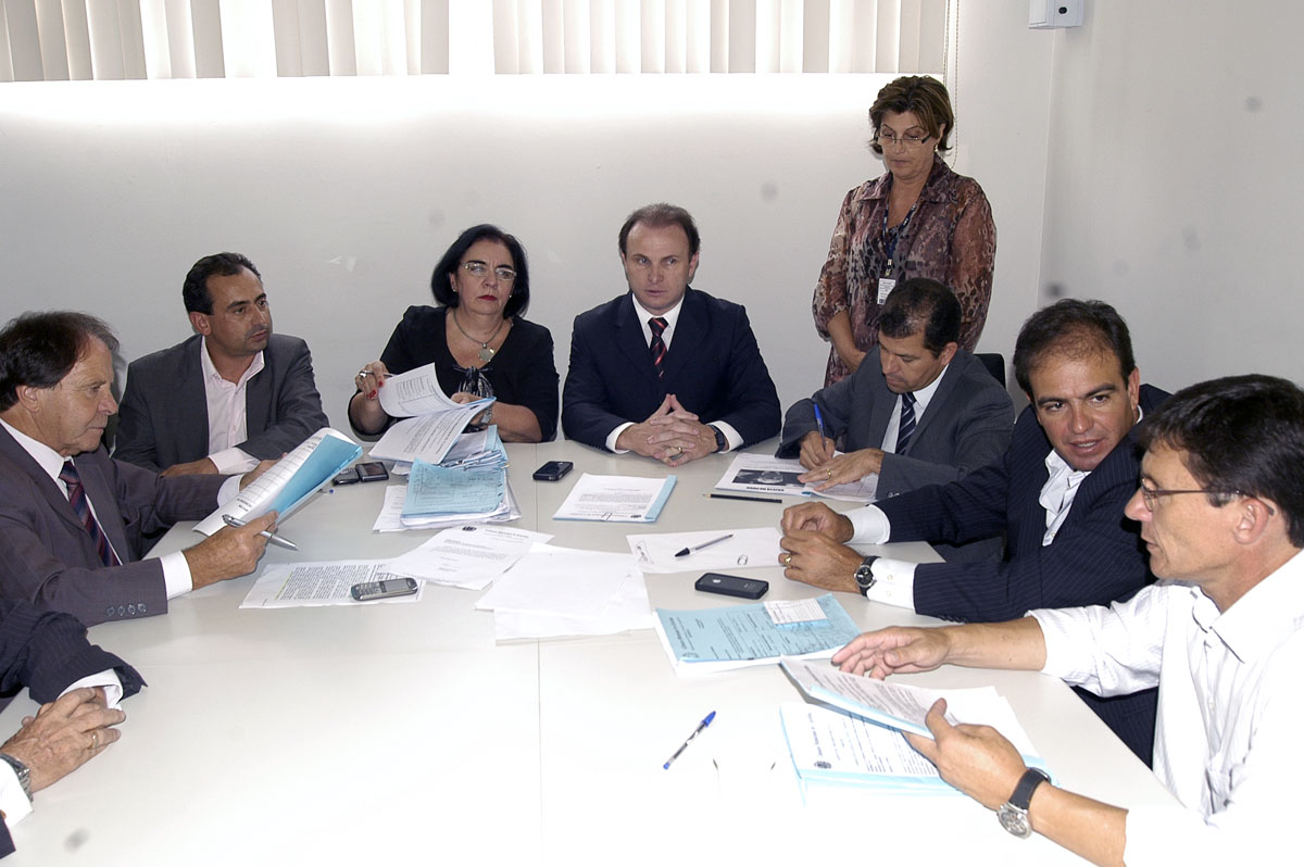 Comissões analisam reajuste aos professores 