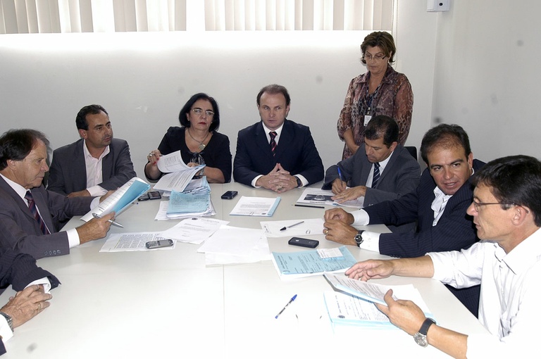 Comissões analisam reajuste aos professores 