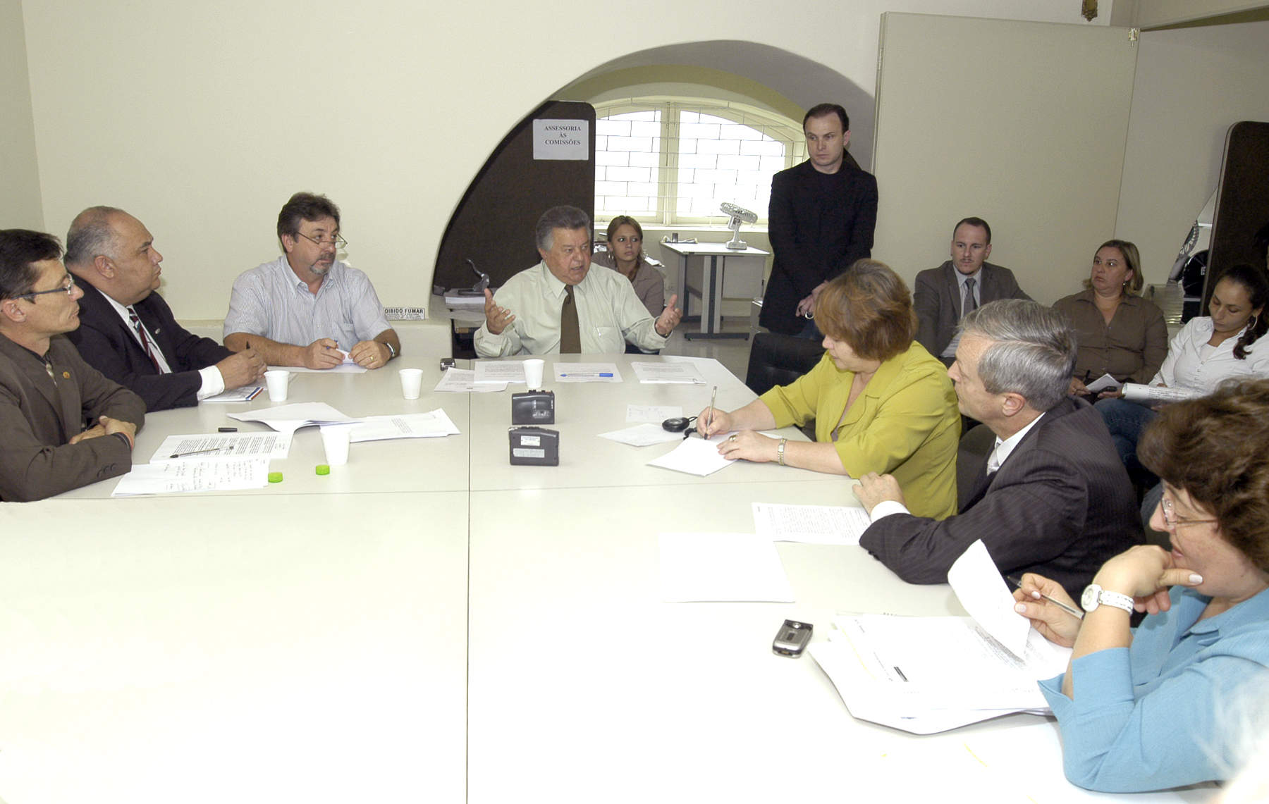 Comissões ouvem sindicato das funerárias  