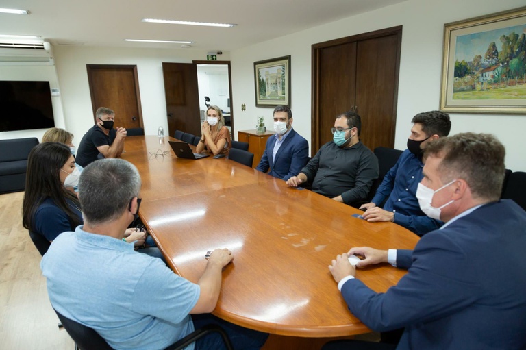 Comitiva da Prefeitura de Porto Alegre é recepcionada na CMC
