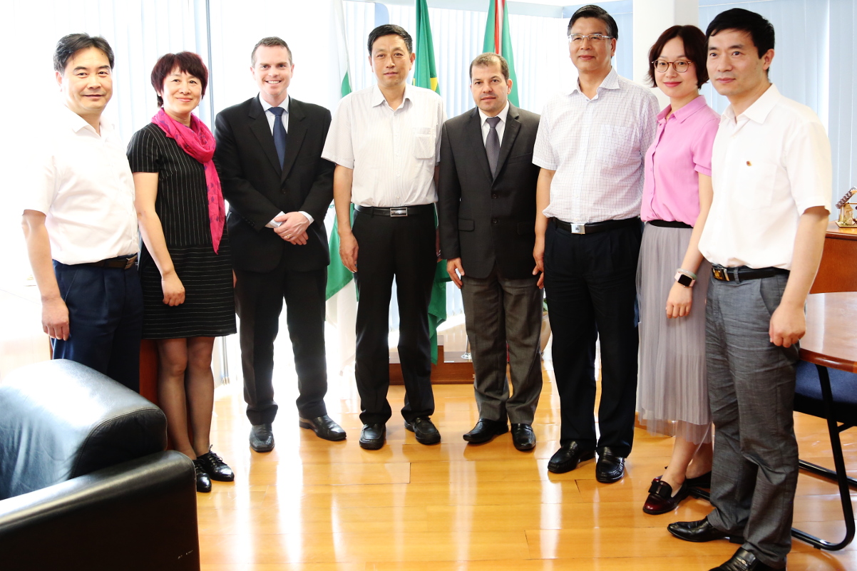 Comitiva de cidade-irmã de Curitiba  na China visita o Legislativo