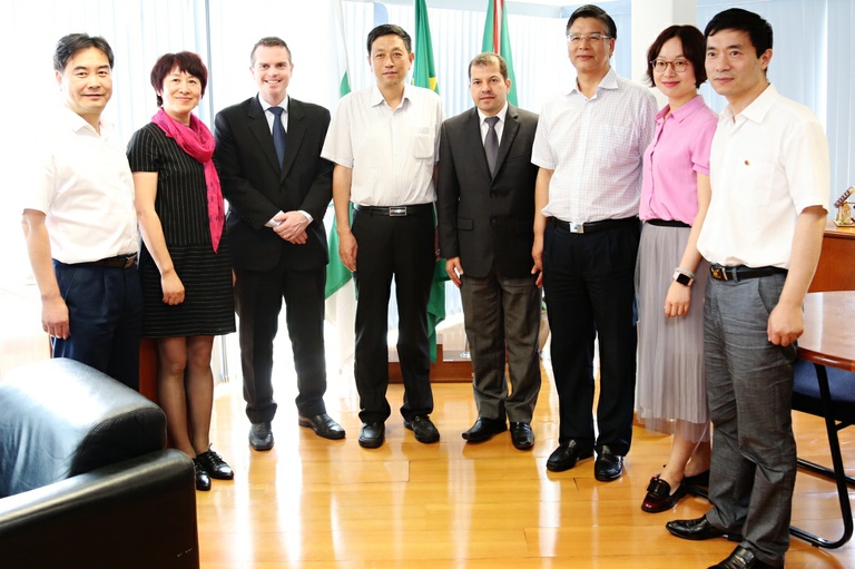 Comitiva de cidade-irmã de Curitiba  na China visita o Legislativo