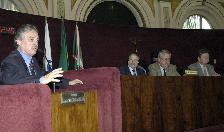 Comunicador eleito é saudado em plenário 