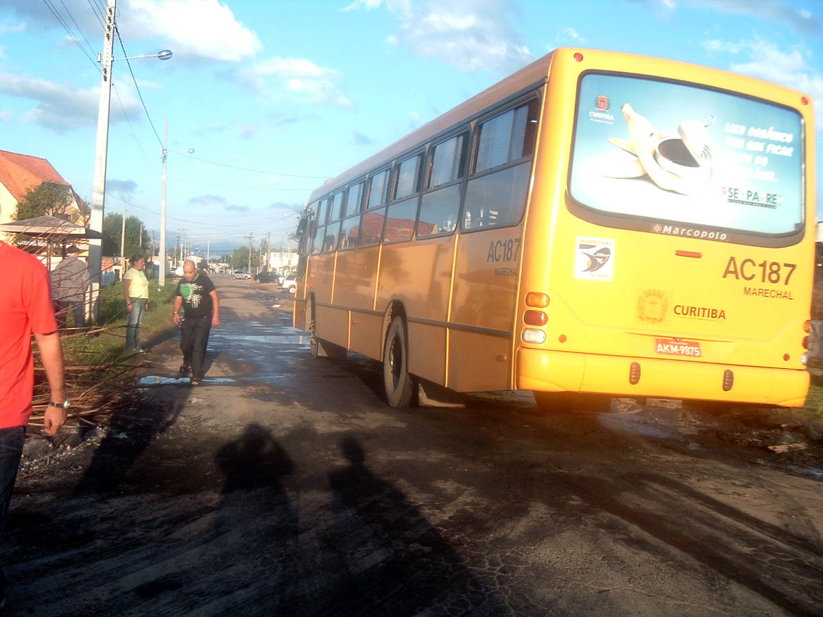 Comunidade pede recuperação de rua 