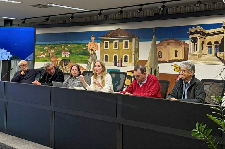 Concurso da nova sede da Câmara escolhe 5 finalistas; jurados elogiam propostas