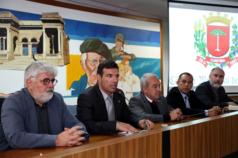 Conferência resgata história política de Curitiba