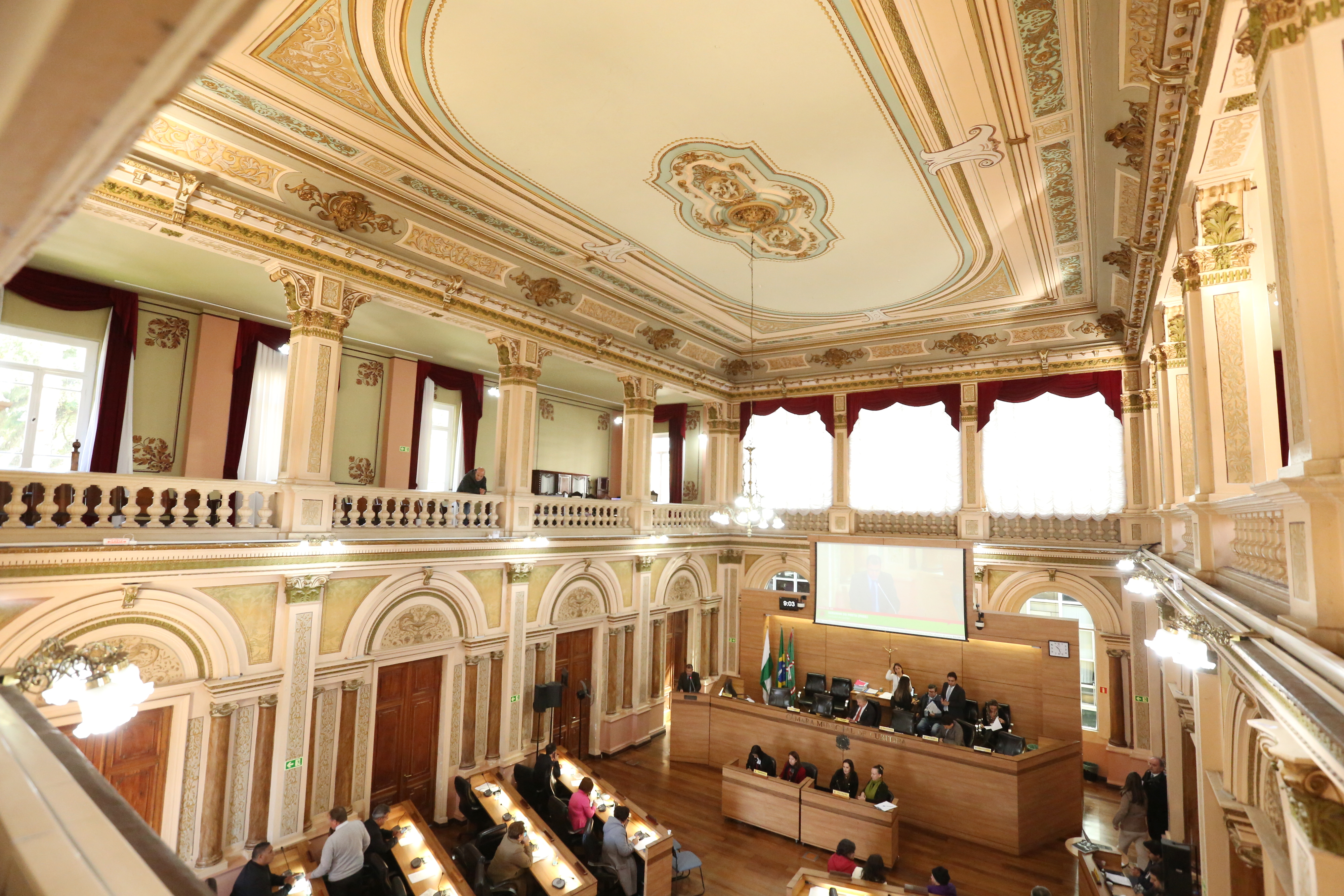 Confirmadas mudanças administrativas  na Câmara e no transporte escolar