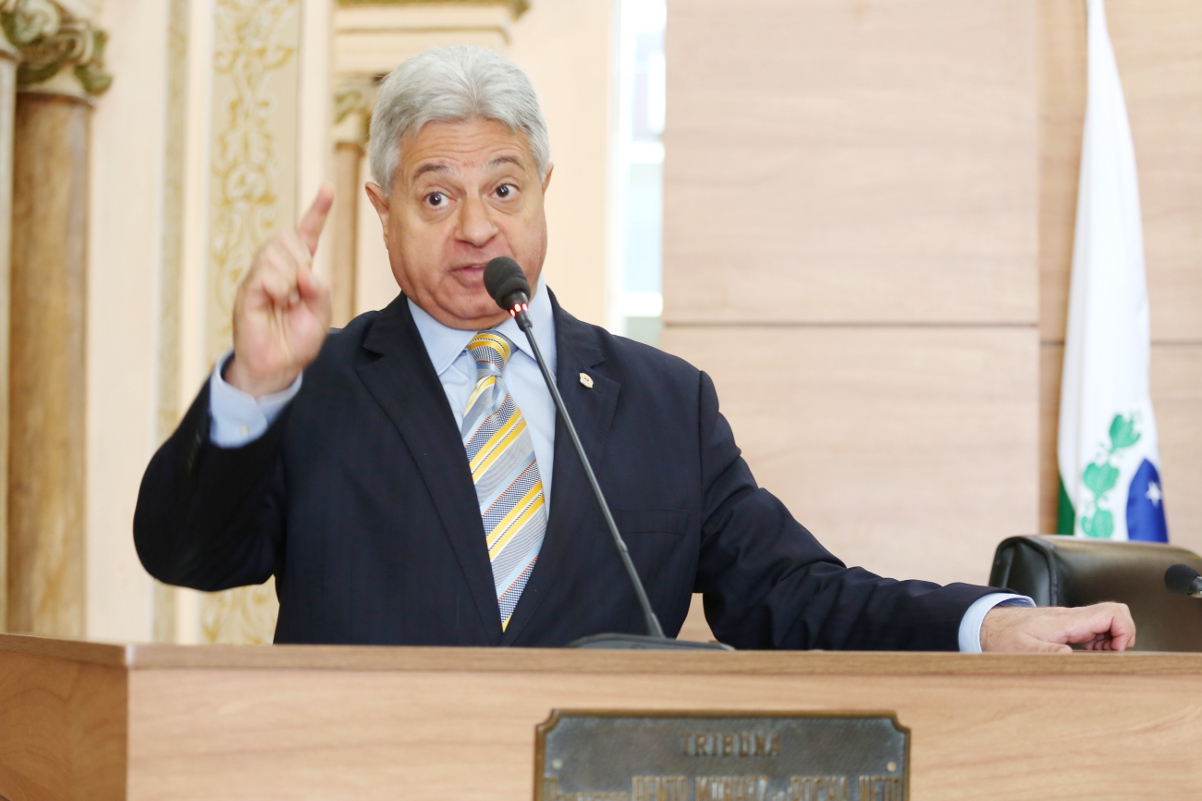 Confirmado reajuste de 10,36% aos servidores de Curitiba