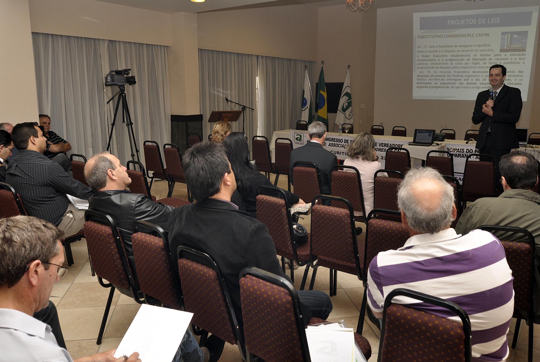 Congresso discute os fundamentos da democracia 
