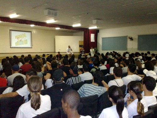 Conscientização de torcedores nas escolas 