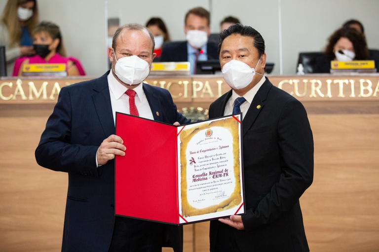 Conselho Regional de Medicina e Cargolift recebem homenagens de Curitiba