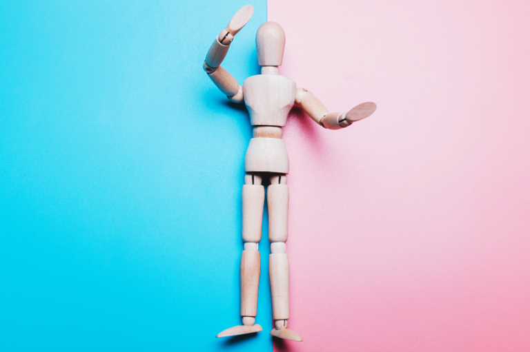 Contra “doutrinação”, projeto proíbe ideologia de gênero nas escolas