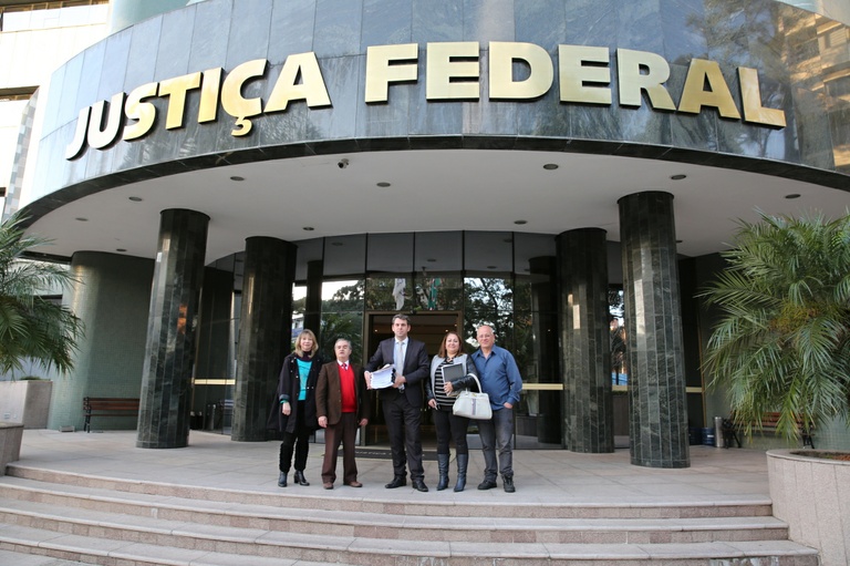 Contra despejos, CPI da Vila Domitila entrega relatório à Justiça Federal