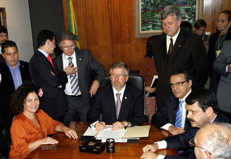 Convênio garante canal de TV aberta à Câmara de Curitiba 