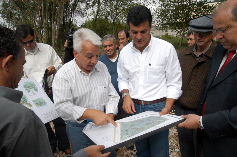 Convidado por Jair Cézar, prefeito visita Bairro Alto 