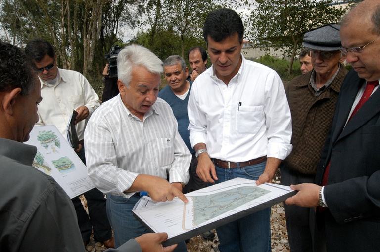 Convidado por Jair Cézar, prefeito visita Bairro Alto 