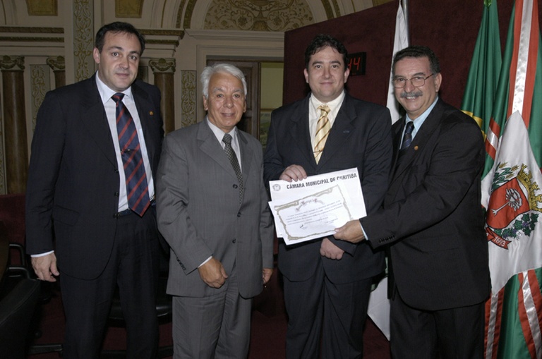 Coordenador de curso tem trabalho reconhecido 