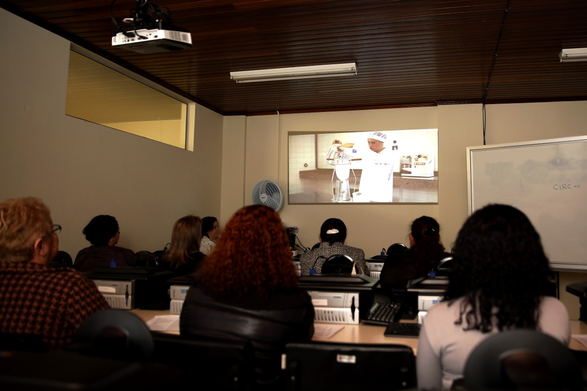 Copeiras da Câmara recebem treinamento