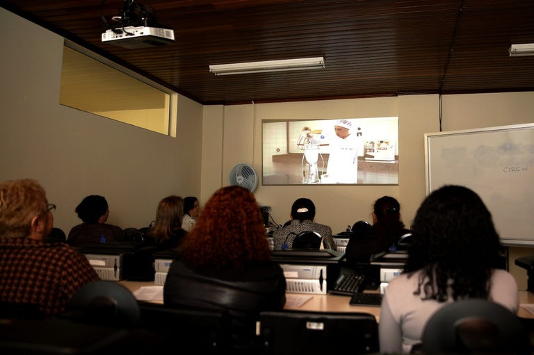 Copeiras da Câmara recebem treinamento