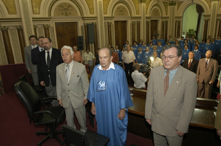 Coral Santa Cecília recebe homenagem 