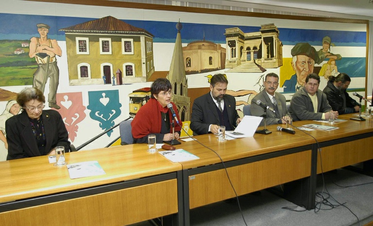 Curitiba acaba com a matança de cães de rua 