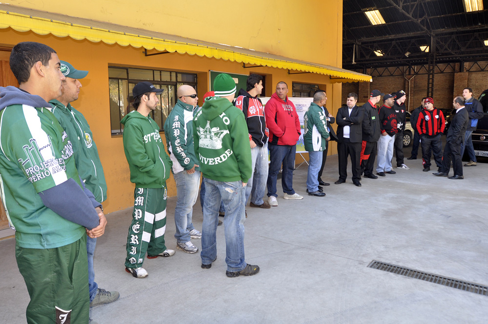 Curitiba é a primeira cidade a cadastrar membros de torcidas 