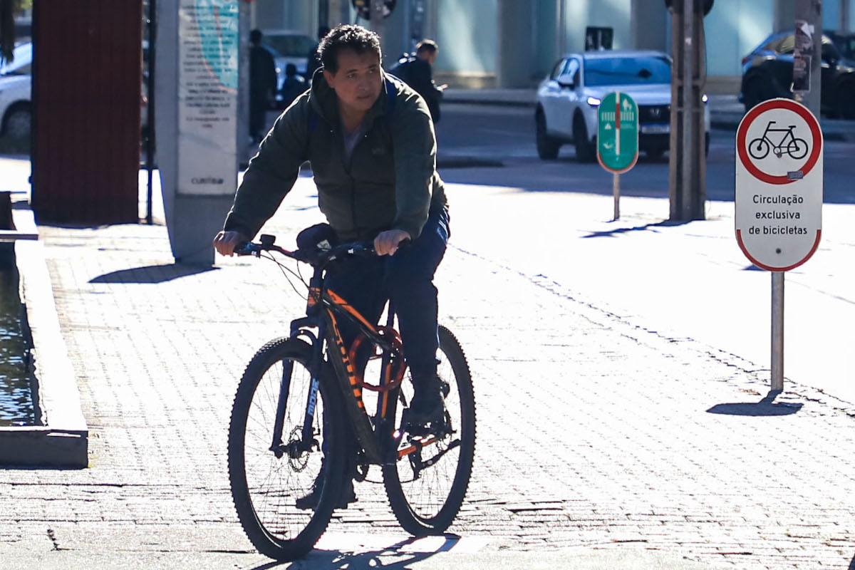 Curitiba pode endurecer regras para circulação de bicicletas nas calçadas