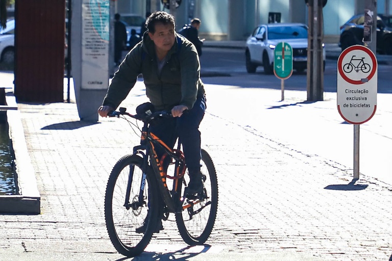 Curitiba pode endurecer regras para circulação de bicicletas nas calçadas