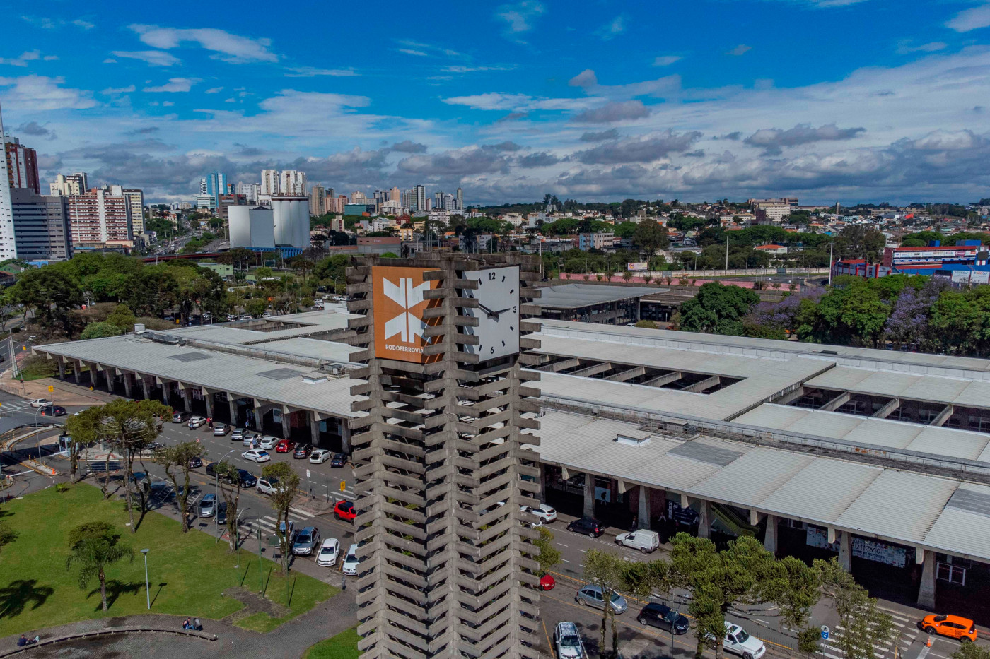 Curitiba pode ter áreas sinalizadas para embarque por aplicativo