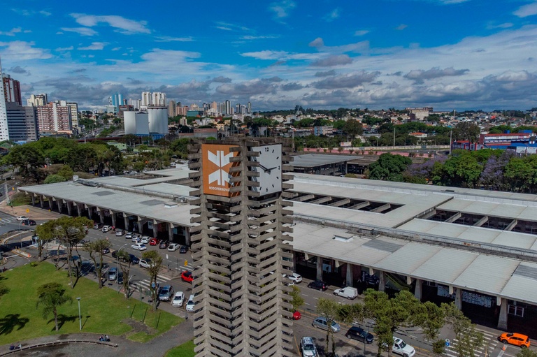 Curitiba pode ter áreas sinalizadas para embarque por aplicativo