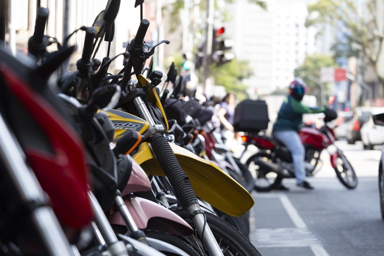 Curitiba poderá implantar Polo Motociclista na rua João Negrão