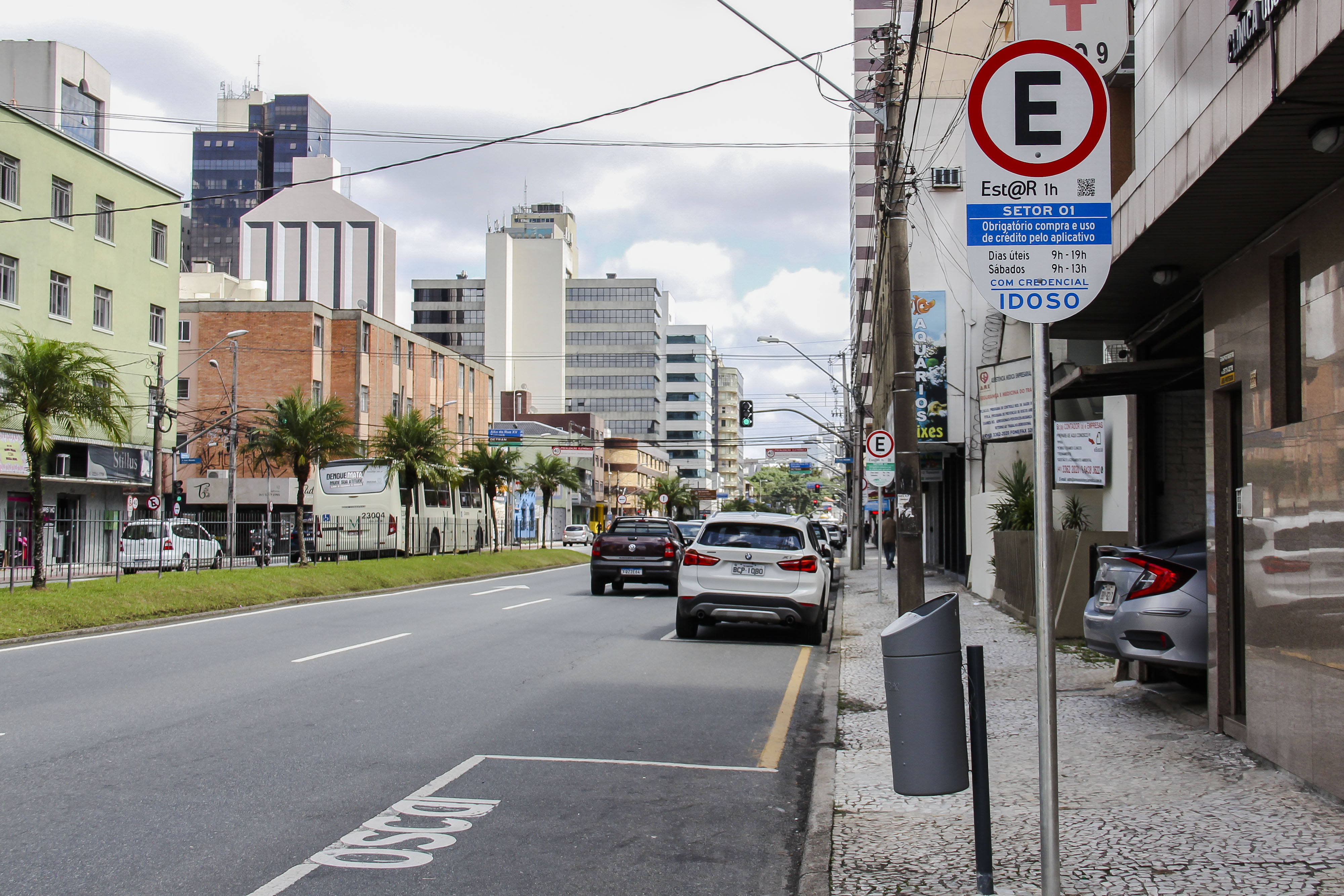 Curitiba: projeto de lei sugere 2h de EstaR gratuito para idosos