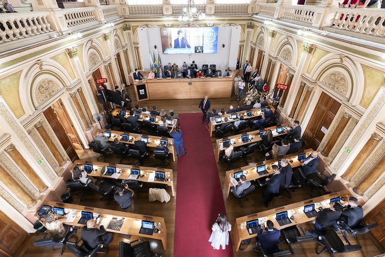 Curitiba tem mais de 100 obras simultâneas, diz Eduardo Pimentel