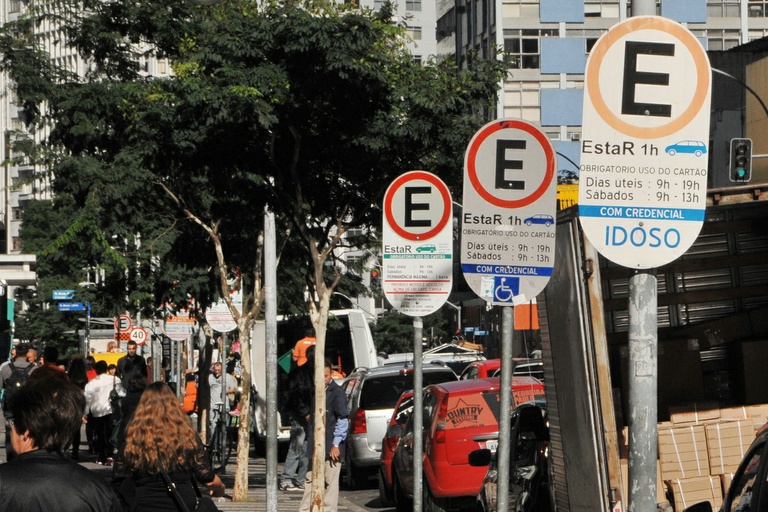 Curitiba vai discutir regulamentação de flanelinhas e multa para abusos