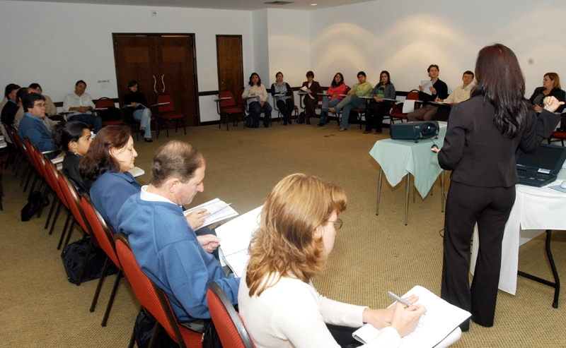 Curso aborda qualidade no atendimento do cerimonial 