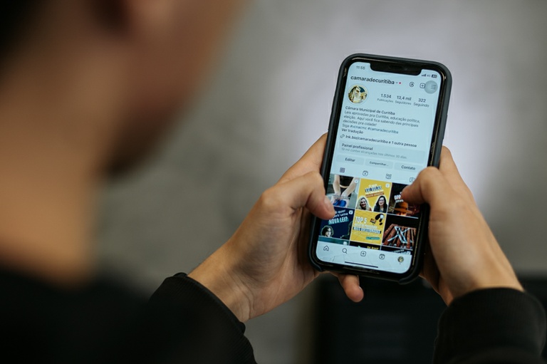Câmara de Curitiba leva transparência às redes sociais 