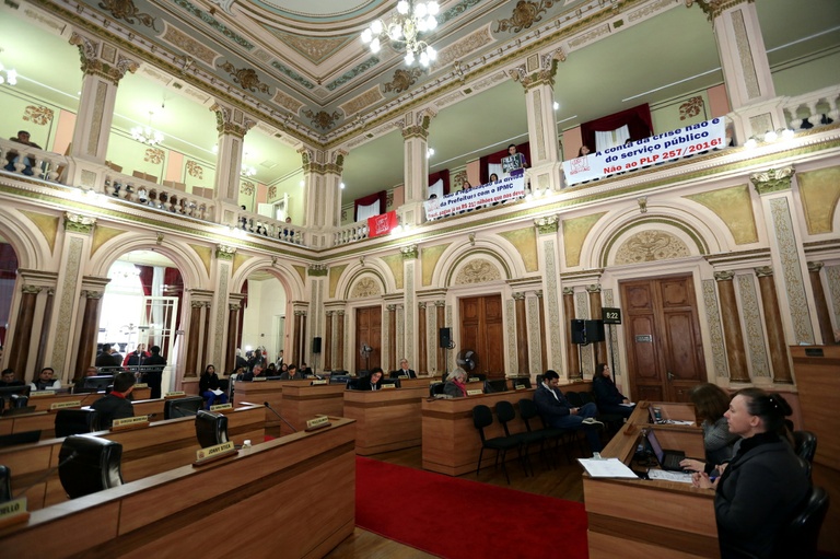 Debate sobre dívida de R$ 212 milhões com IPMC segue amanhã