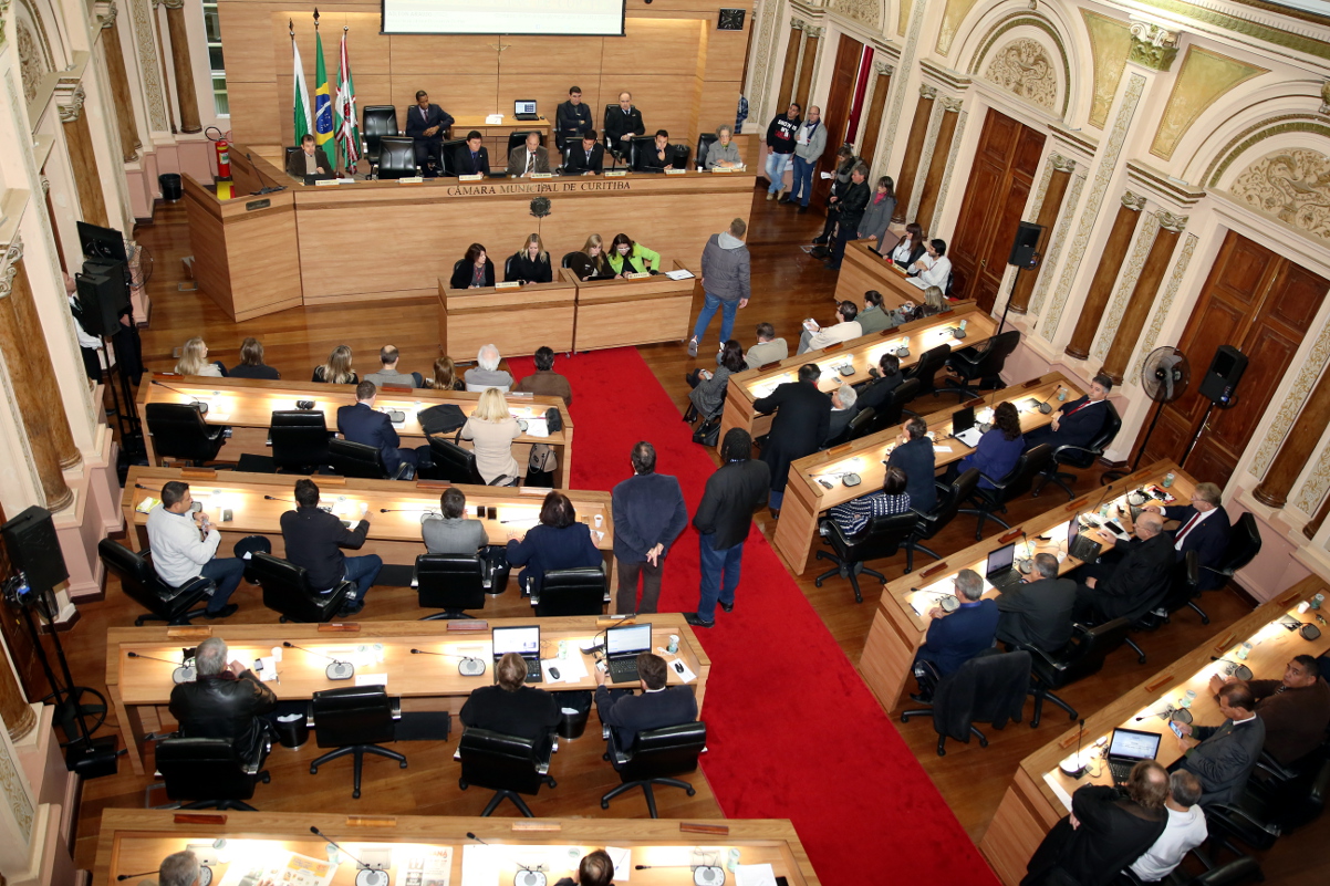 Debate sobre oficialização de "ruas informais" segue na terça