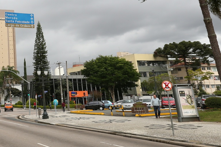 Debatida acessibilidade nas calçadas da Cândido de Abreu